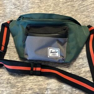 Herschel Supply Company Pop Quiz Forest Green and Charcoal Belt Bag